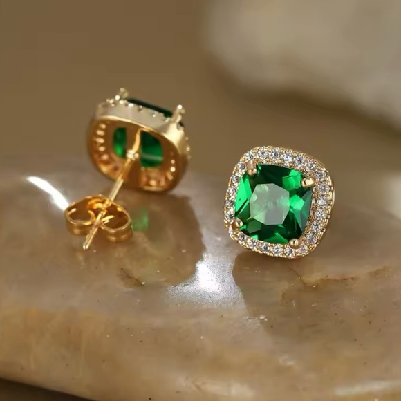 Luxury Green Crystal Stud Earrings Classic Green Zircon Square Stone Ear… - Picture 4 of 4